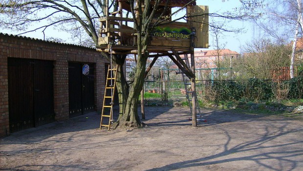 800px-Tree_house_in_Neubrandenburg-2-620x350