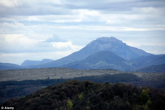 article-2242176-161D29A6000005DC-874_634x424